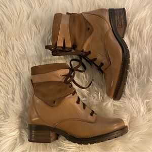 Dromedaris Kara Boots in Taupe, size 39 in Excellent Condition